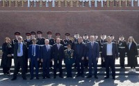 Возложение цветов к Могиле Неизвестного солдата