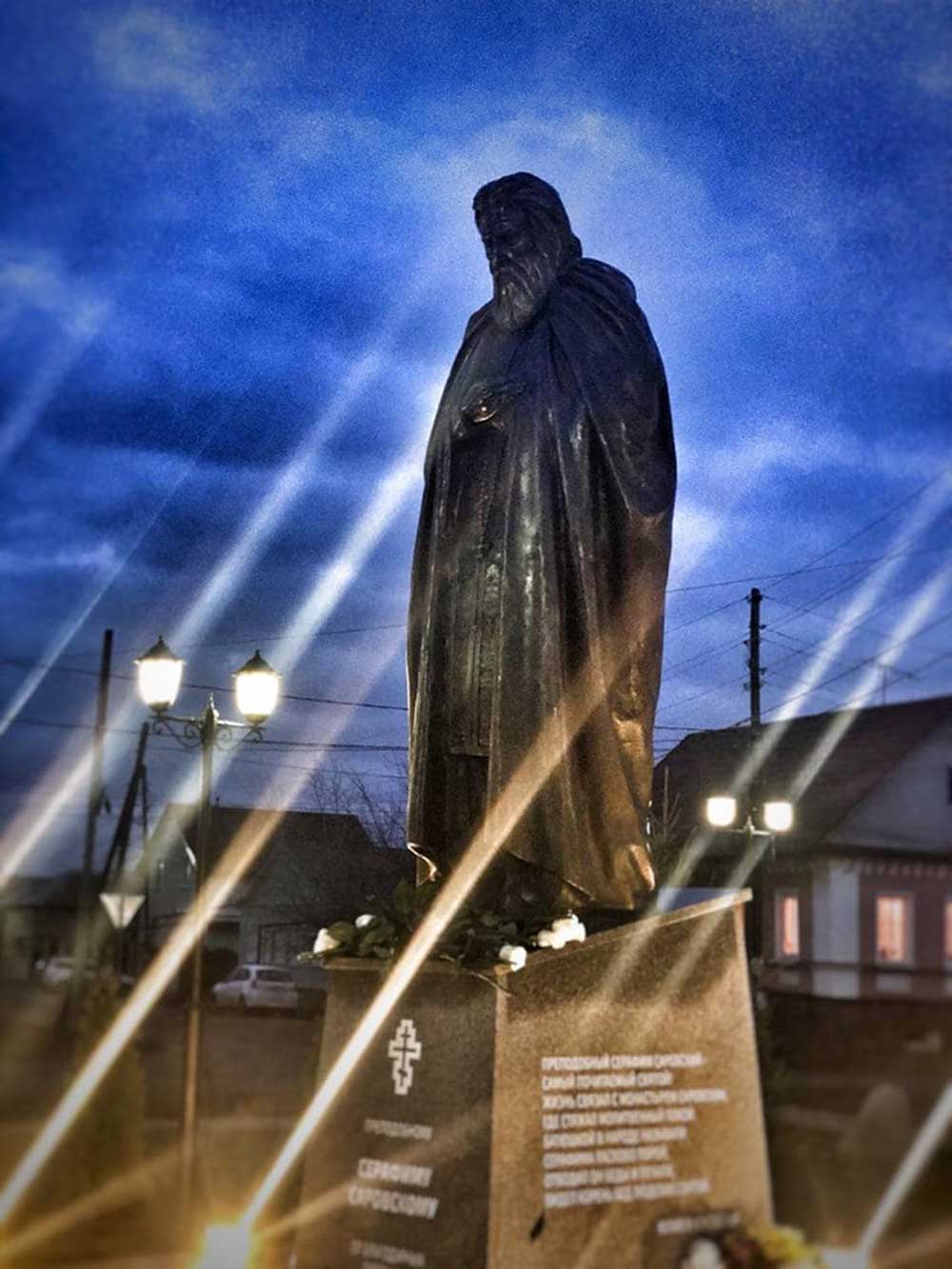 Открытие памятника Св. Преподобному Серафиму Саровскому